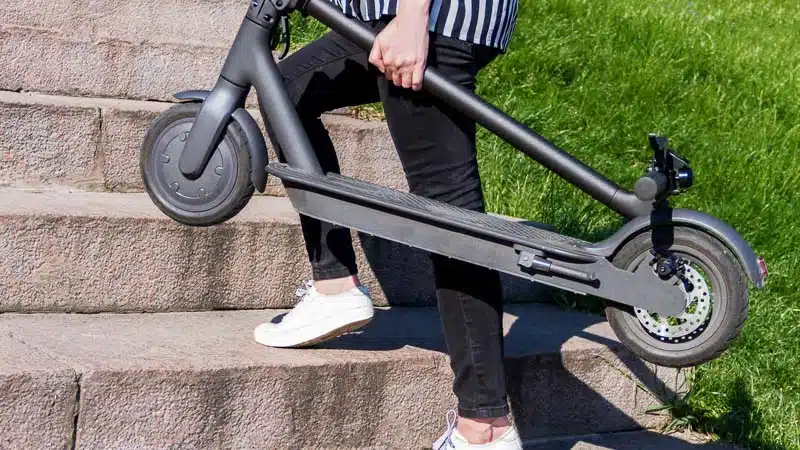 ¿Cuántos kilos aguanta un scooter eléctrico?